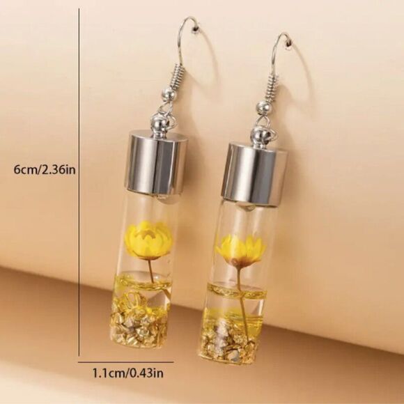 ✨🆕✨ Darling YELLOW Dried Flower Transparent Bottle Dangle Earrings✨ - Picture 6 of 10